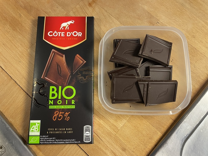高カカオベルギーチョコレートのパッケージと中身の写真